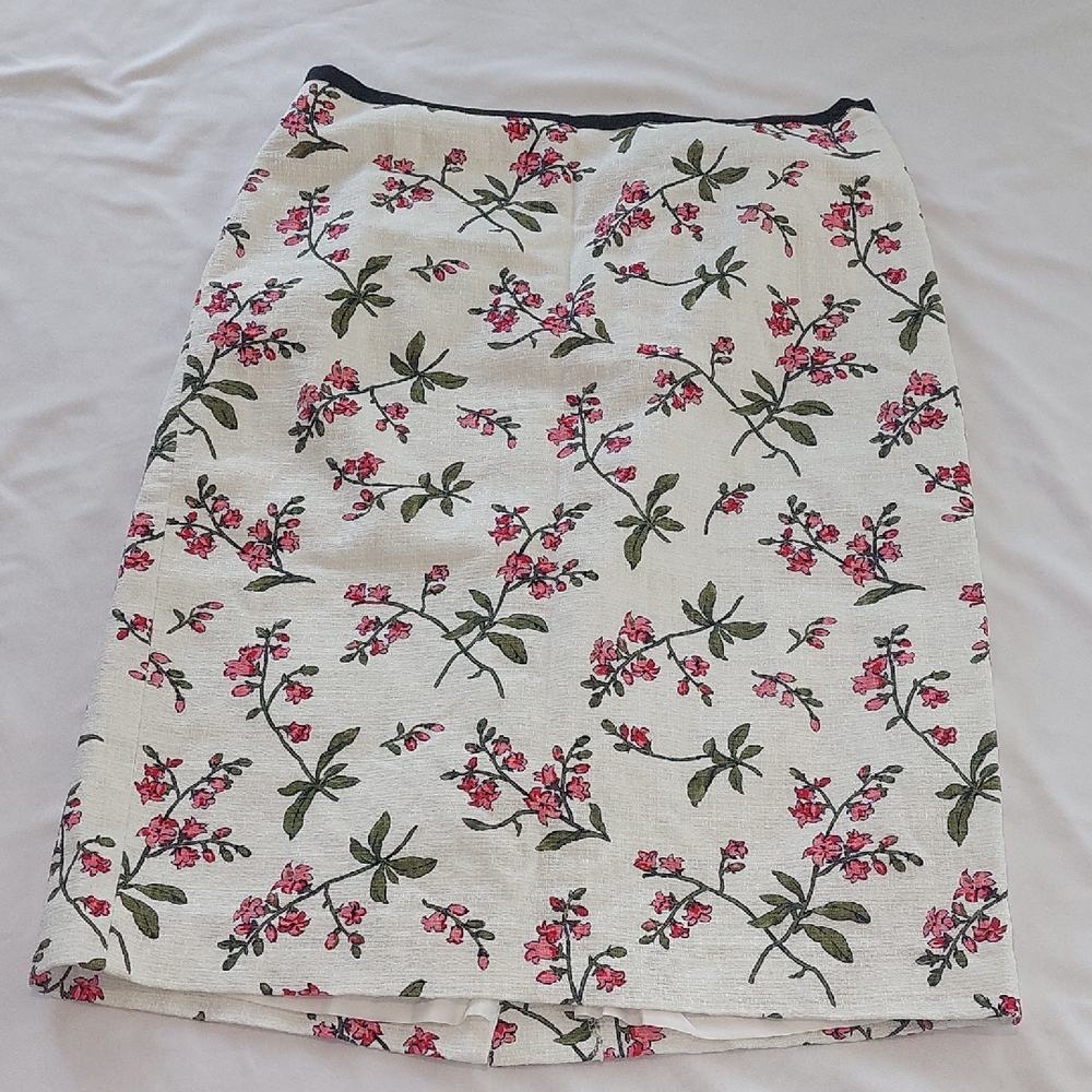 Ann Taylor Floral Pencil Skirt - White and Pink.Size 2  New Condition.